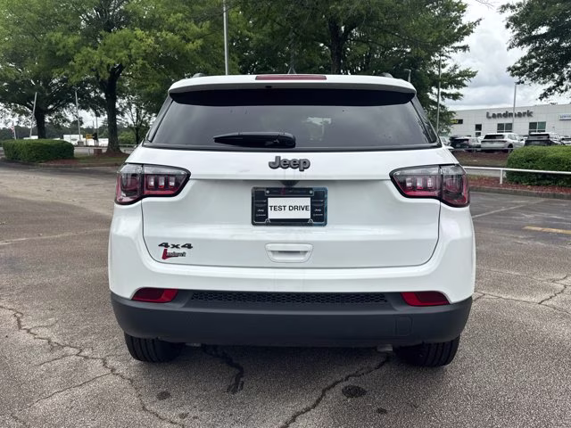 2026 Bright White Clearcoat Jeep Compass Latitude Altitude 4X4 SUV