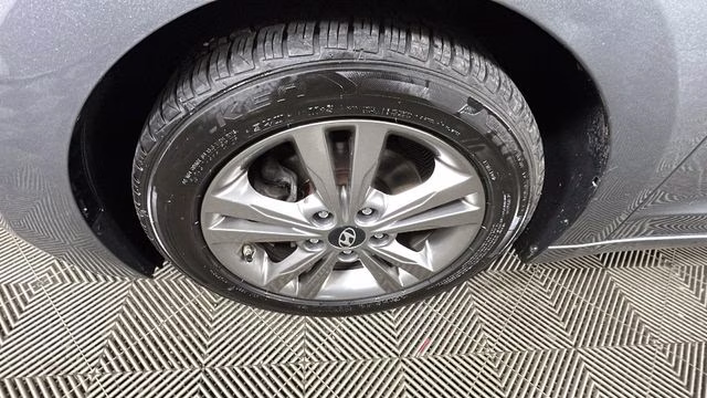 2018 Gray Hyundai Elantra SEL FWD Sedan