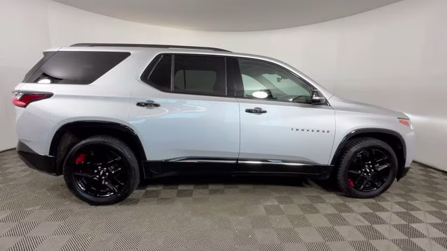 2019 Silver Ice Metallic Chevrolet Traverse Premier AWD SUV