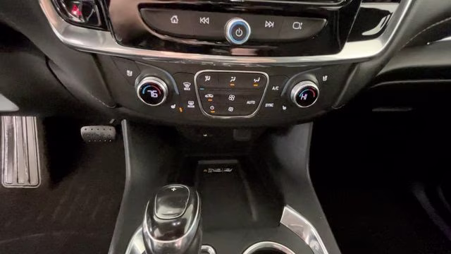 2019 Silver Ice Metallic Chevrolet Traverse Premier AWD SUV
