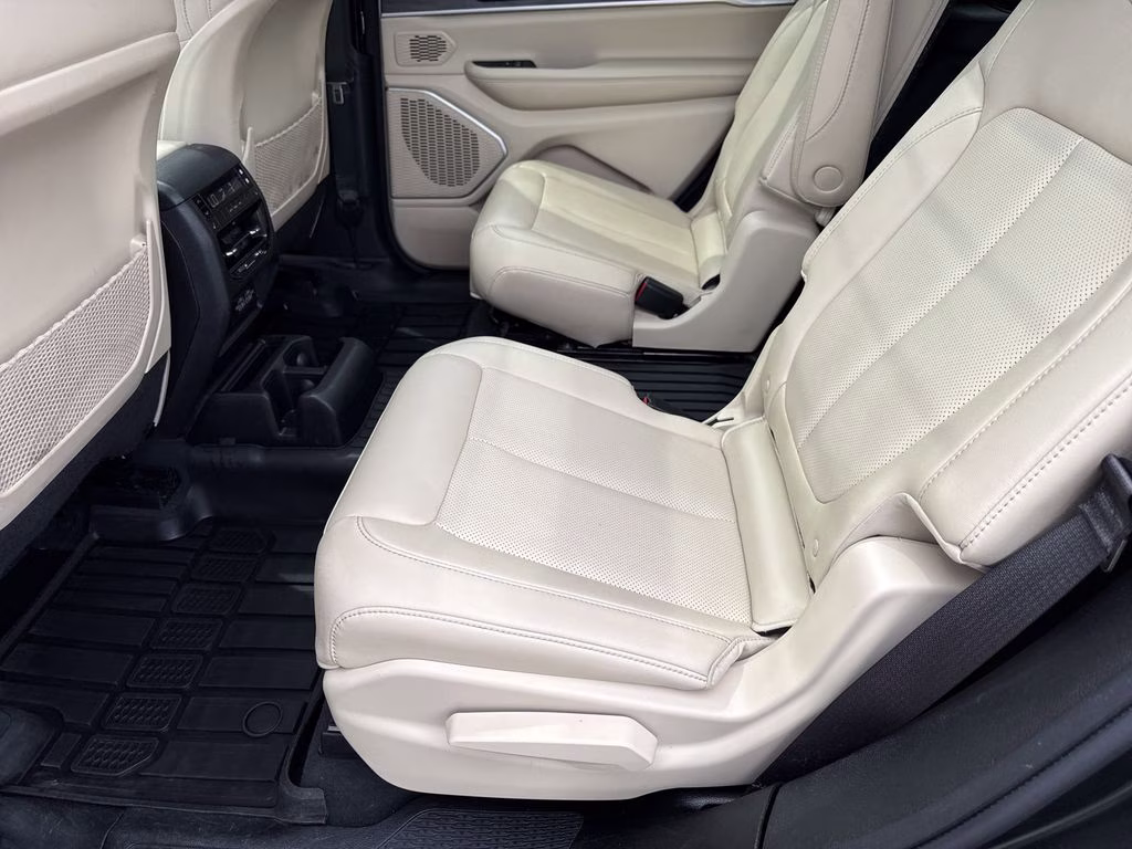 2023 Rocky Mountain Pearlcoat Jeep Grand Cherokee L Limited 4X4 SUV