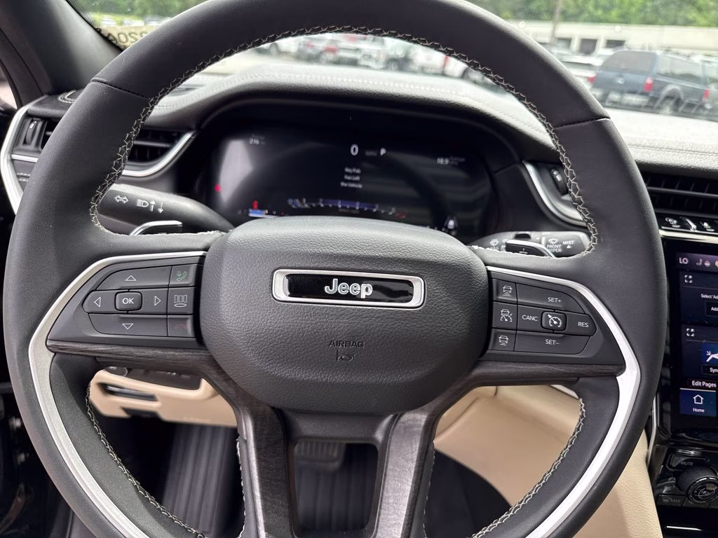 2023 Rocky Mountain Pearlcoat Jeep Grand Cherokee L Limited 4X4 SUV