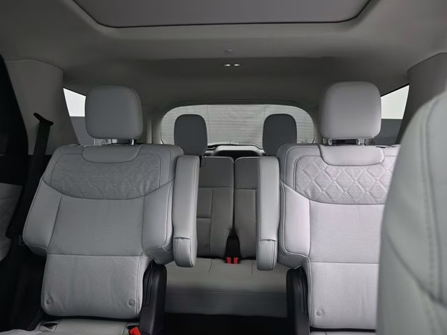 2026 White Ford Explorer Platinum 4X4 SUV
