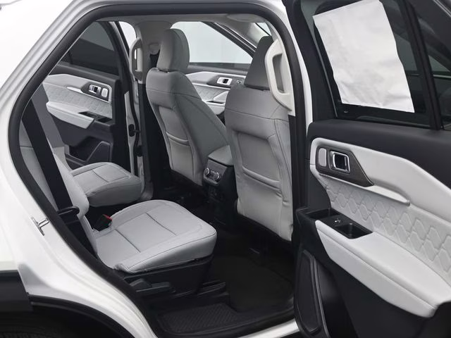 2026 White Ford Explorer Platinum 4X4 SUV