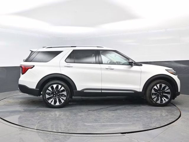 2026 White Ford Explorer Platinum 4X4 SUV