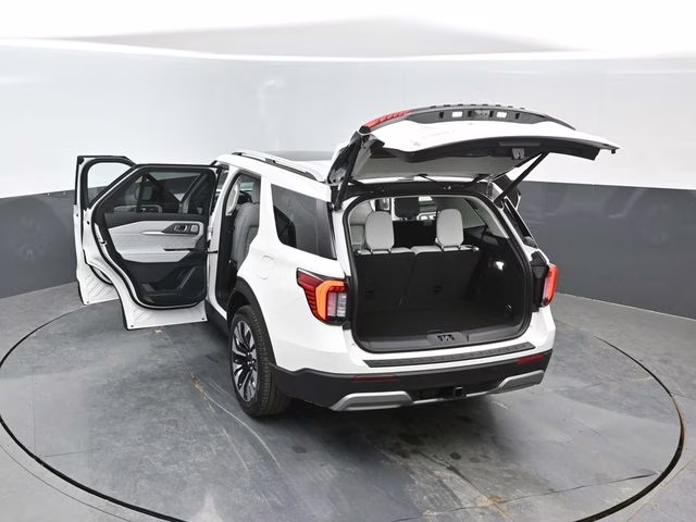 2026 White Ford Explorer Platinum 4X4 SUV
