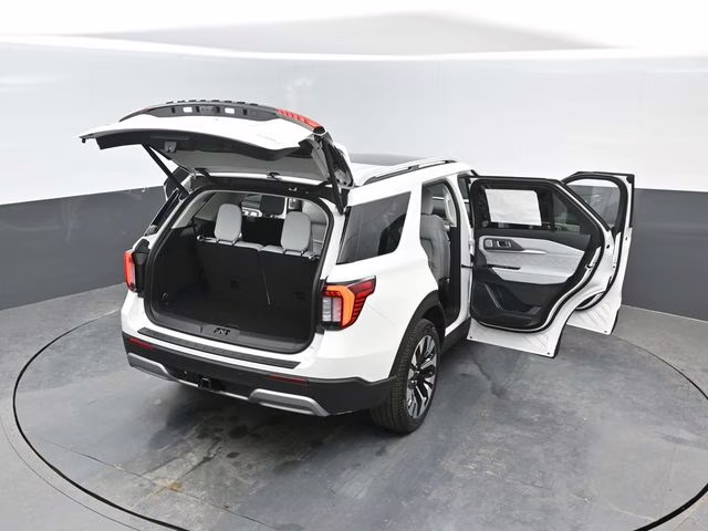 2026 White Ford Explorer Platinum 4X4 SUV