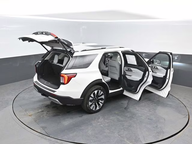 2026 White Ford Explorer Platinum 4X4 SUV