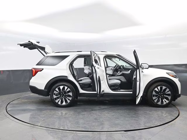 2026 White Ford Explorer Platinum 4X4 SUV