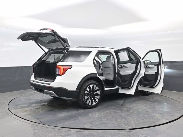 2026 White Ford Explorer Platinum 4X4 SUV