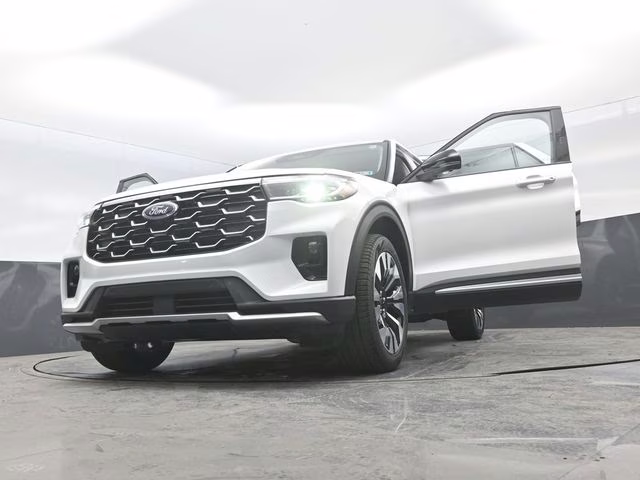 2026 White Ford Explorer Platinum 4X4 SUV