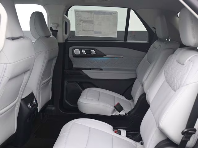2026 White Ford Explorer Platinum 4X4 SUV