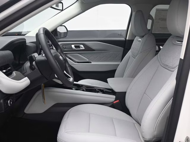 2026 White Ford Explorer Platinum 4X4 SUV