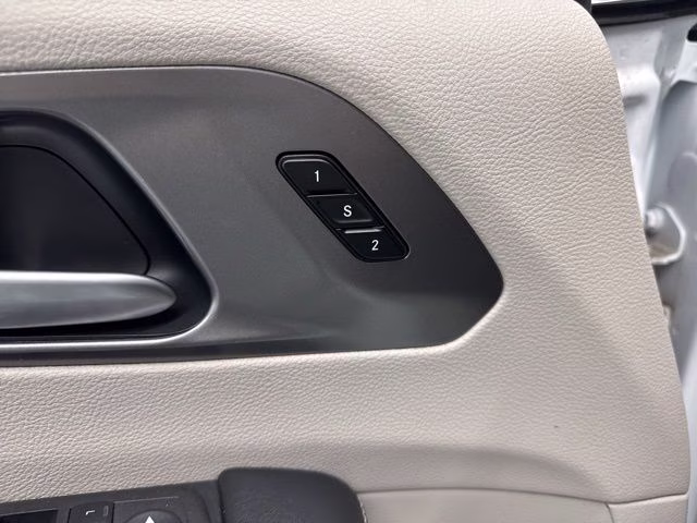 2024 Bright White Clearcoat Chrysler Pacifica Hybrid Select FWD Van