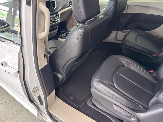 2024 Bright White Clearcoat Chrysler Pacifica Hybrid Select FWD Van