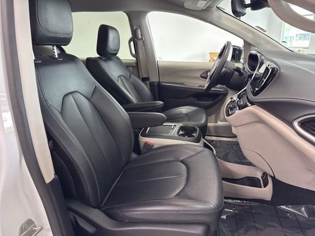 2024 Bright White Clearcoat Chrysler Pacifica Hybrid Select FWD Van