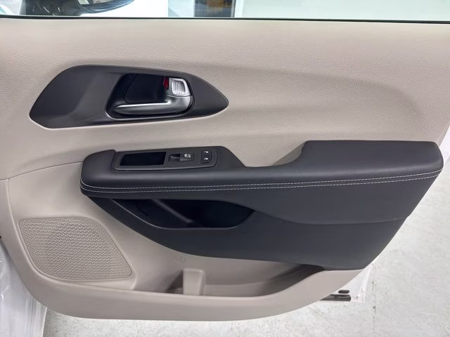 2024 Bright White Clearcoat Chrysler Pacifica Hybrid Select FWD Van