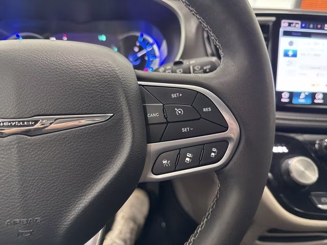 2024 Bright White Clearcoat Chrysler Pacifica Hybrid Select FWD Van