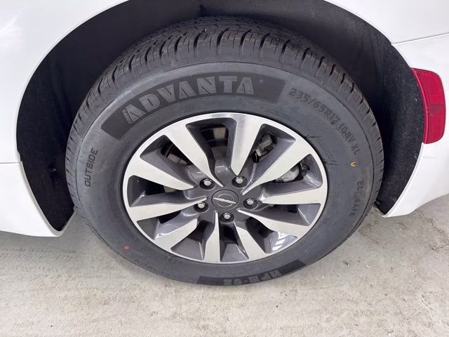 2024 Bright White Clearcoat Chrysler Pacifica Hybrid Select FWD Van