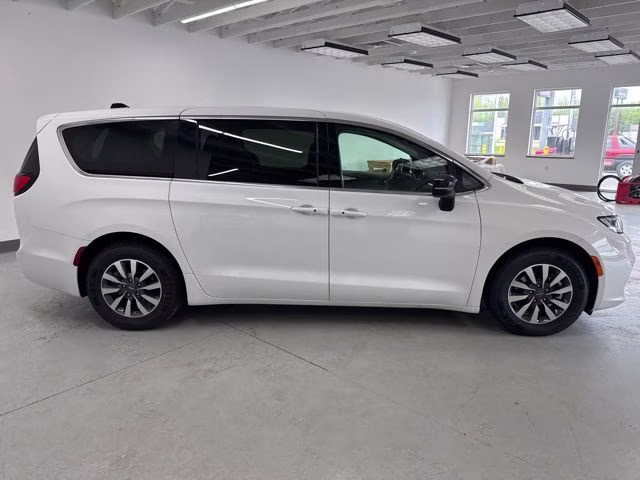 2024 Bright White Clearcoat Chrysler Pacifica Hybrid Select FWD Van
