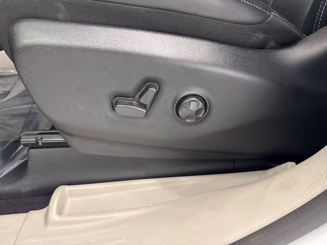 2024 Bright White Clearcoat Chrysler Pacifica Hybrid Select FWD Van