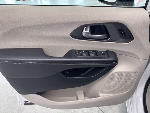 2024 Bright White Clearcoat Chrysler Pacifica Hybrid Select FWD Van