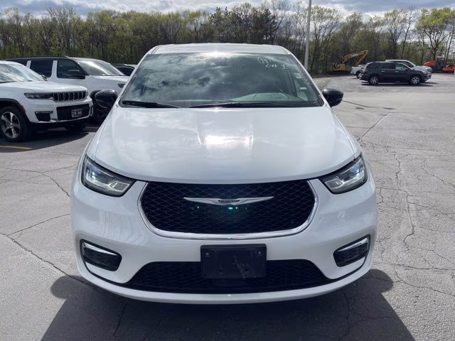 Used 2024 Chrysler Pacifica PHEV Select with VIN 2C4RC1S77RR114885 for sale in Waite Park, Minnesota