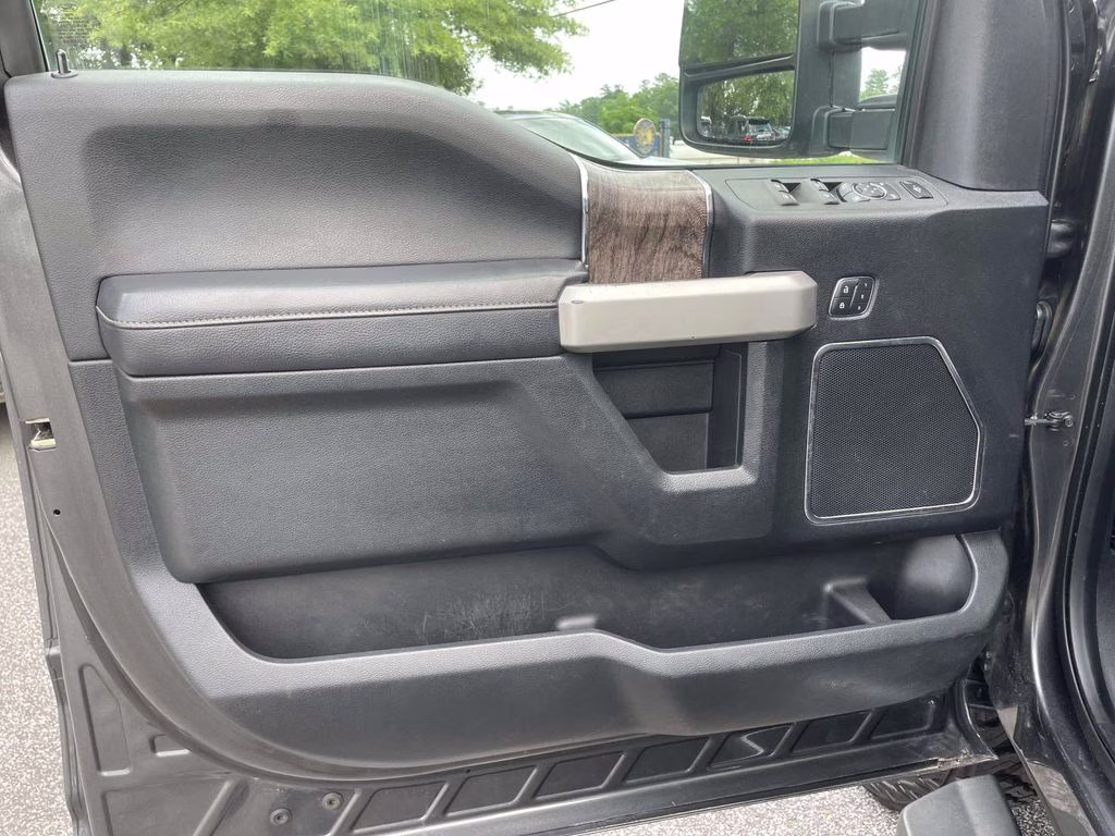 2018 Magnetic Ford Super Duty F-350 SRW Lariat 4X4 Truck