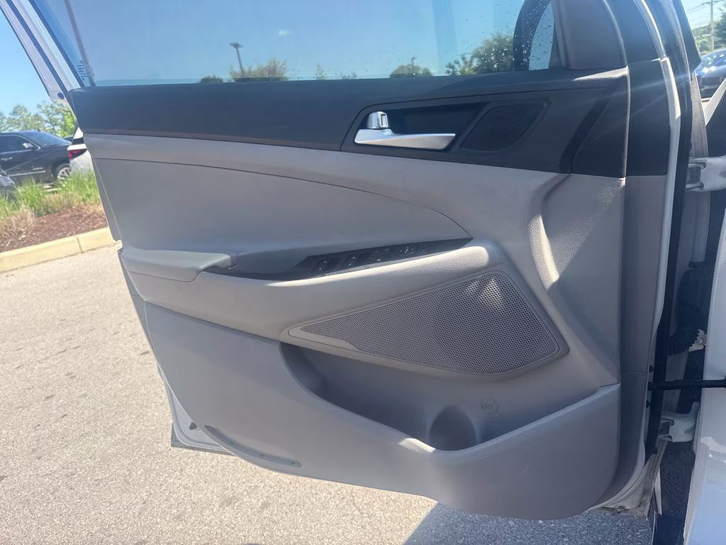 2021 White Cream Hyundai Tucson SEL FWD SUV