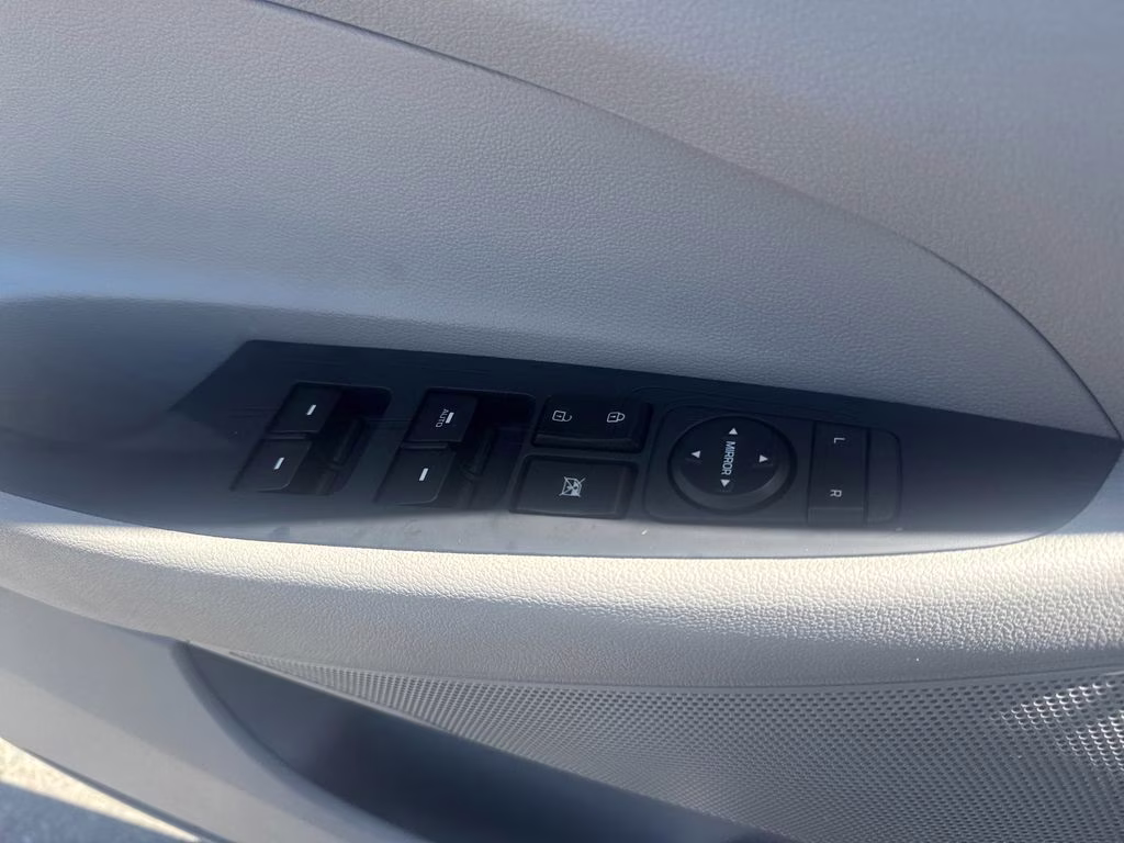 2021 White Cream Hyundai Tucson SEL FWD SUV
