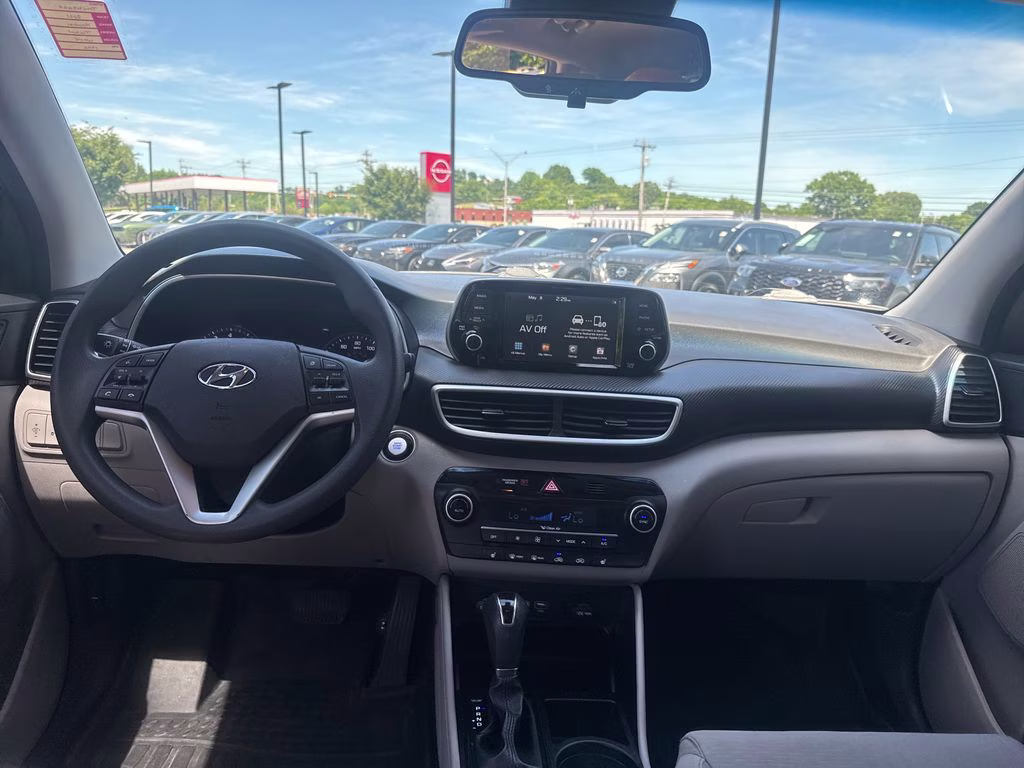 2021 White Cream Hyundai Tucson SEL FWD SUV