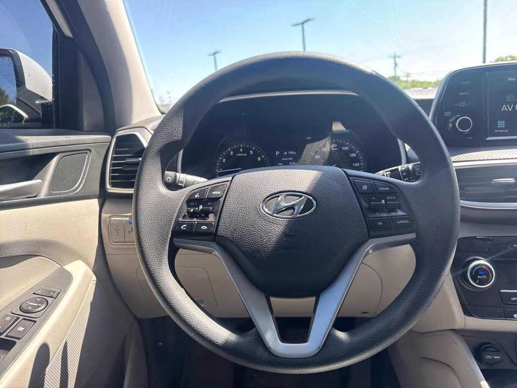 2021 White Cream Hyundai Tucson SEL FWD SUV
