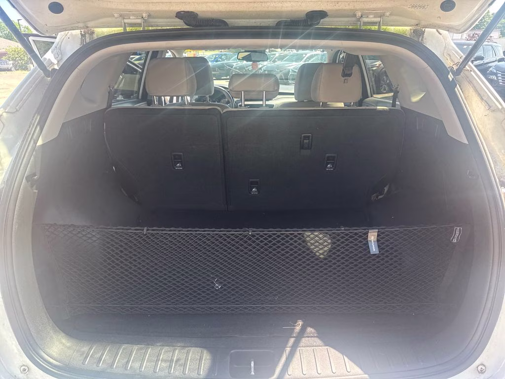 2021 White Cream Hyundai Tucson SEL FWD SUV