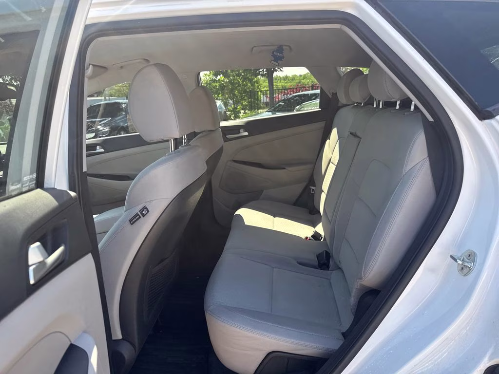 2021 White Cream Hyundai Tucson SEL FWD SUV