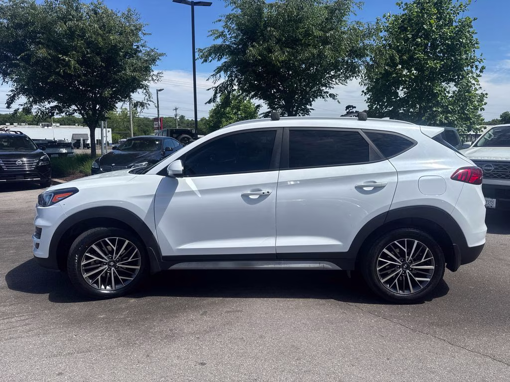 2021 White Cream Hyundai Tucson SEL FWD SUV