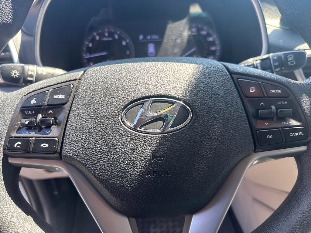2021 White Cream Hyundai Tucson SEL FWD SUV