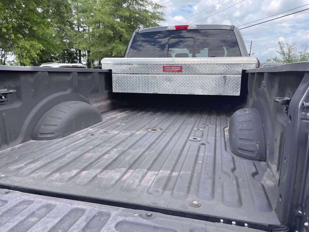 2018 Magnetic Ford Super Duty F-350 SRW Lariat 4X4 Truck