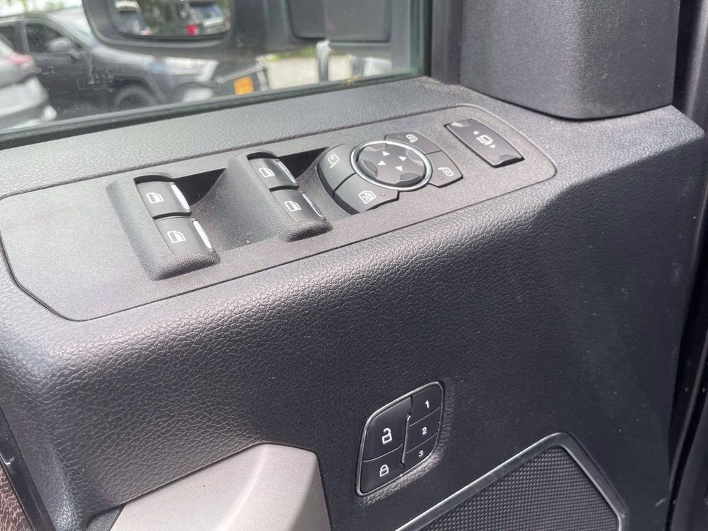 2018 Magnetic Ford Super Duty F-350 SRW Lariat 4X4 Truck