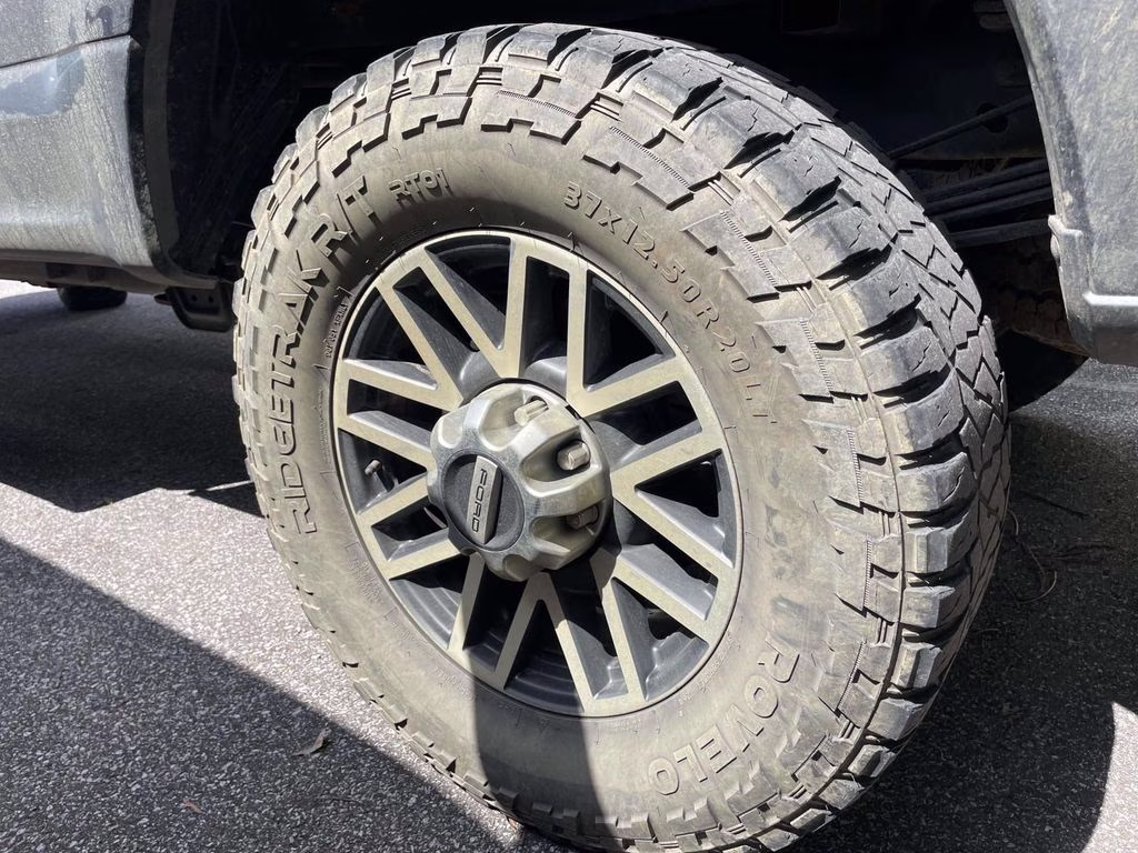 2018 Magnetic Ford Super Duty F-350 SRW Lariat 4X4 Truck