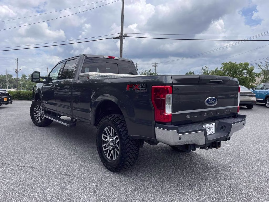 2018 Magnetic Ford Super Duty F-350 SRW Lariat 4X4 Truck