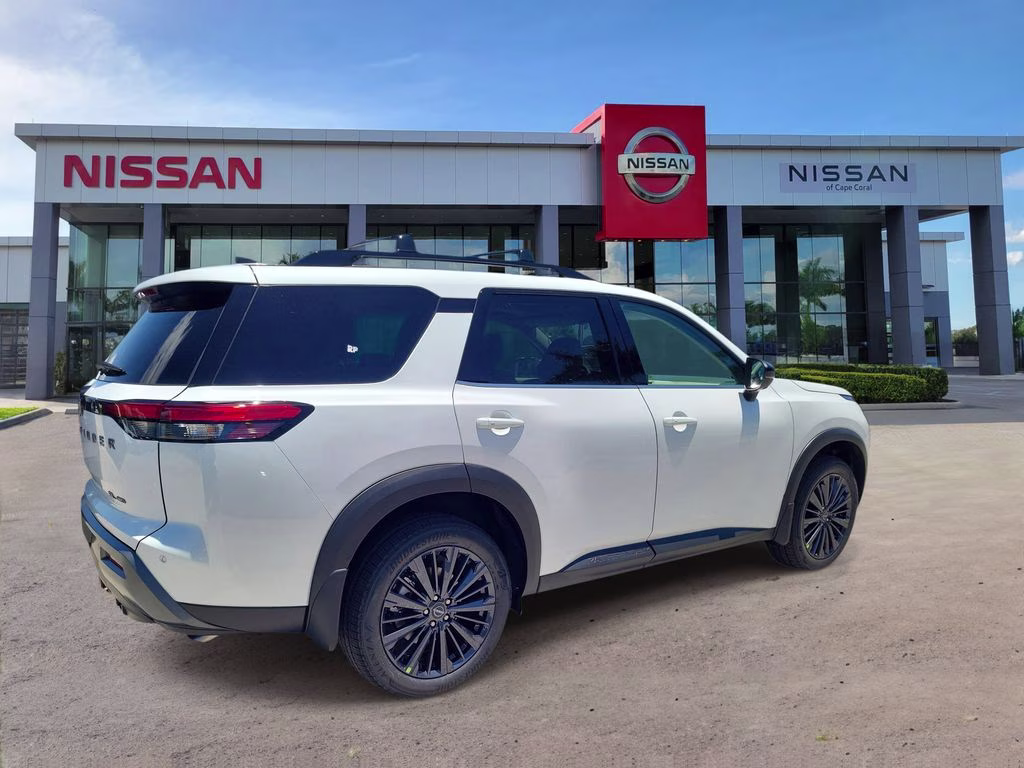 2026 Everest White Pearl Tricoat Nissan Pathfinder SL 4X4 SUV
