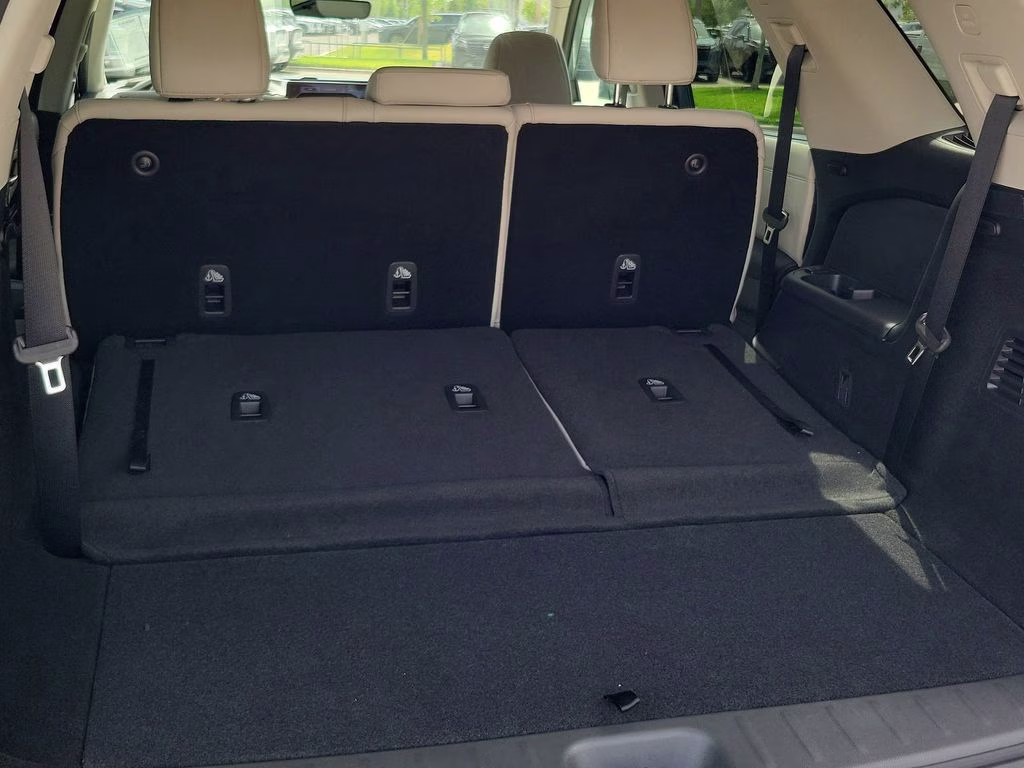 2026 Everest White Pearl Tricoat Nissan Pathfinder SL 4X4 SUV