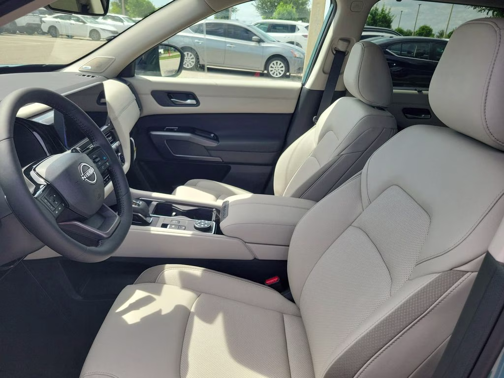 2026 Everest White Pearl Tricoat Nissan Pathfinder SL 4X4 SUV