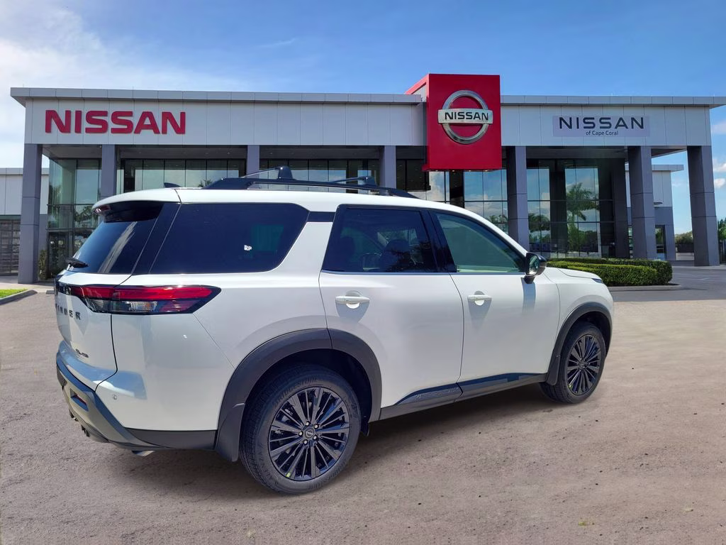 2026 Everest White Pearl Tricoat Nissan Pathfinder SL 4X4 SUV