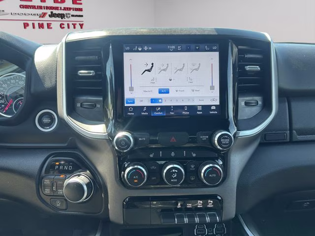2022 Diamond Black Crystal Pearlcoat Ram 1500 Big Horn 4X4 Truck