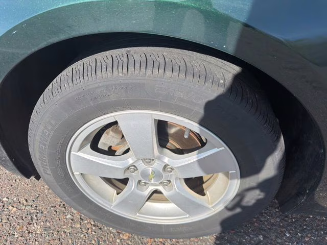 2015 Rainforest Green Metallic Chevrolet Cruze 1LT FWD Sedan