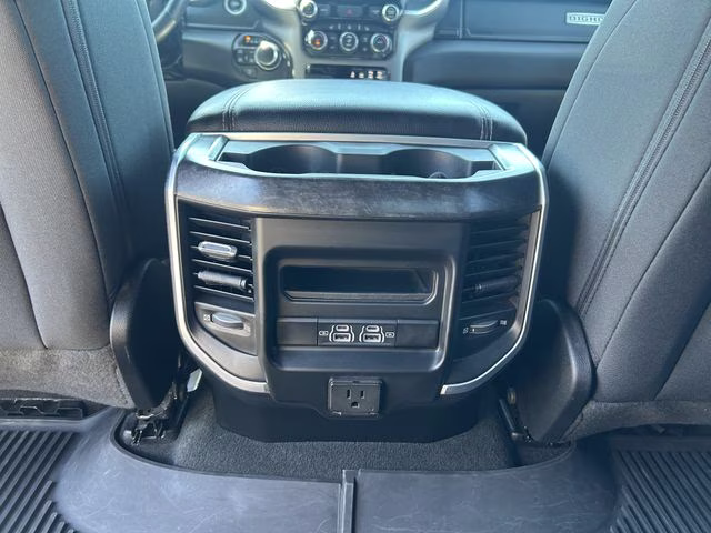 2022 Diamond Black Crystal Pearlcoat Ram 1500 Big Horn 4X4 Truck