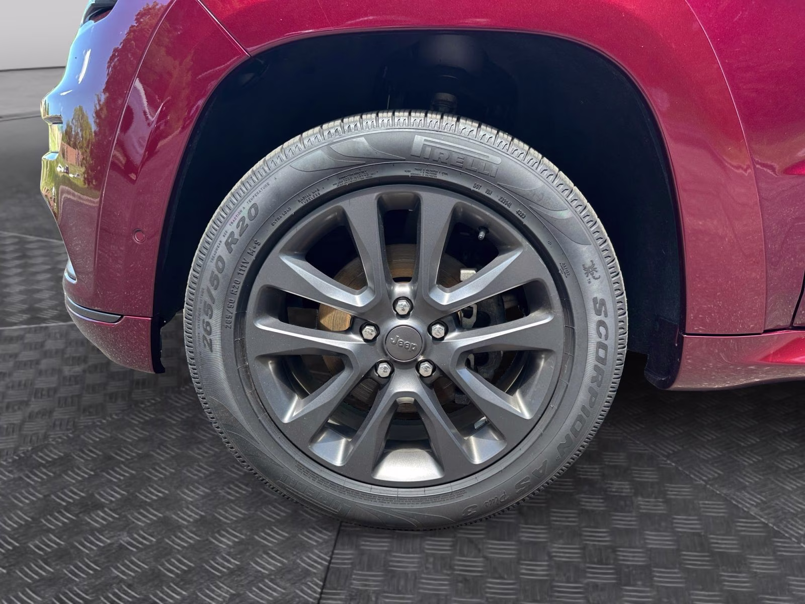 2019 Velvet Red Pearlcoat Jeep Grand Cherokee Overland 4X4 SUV