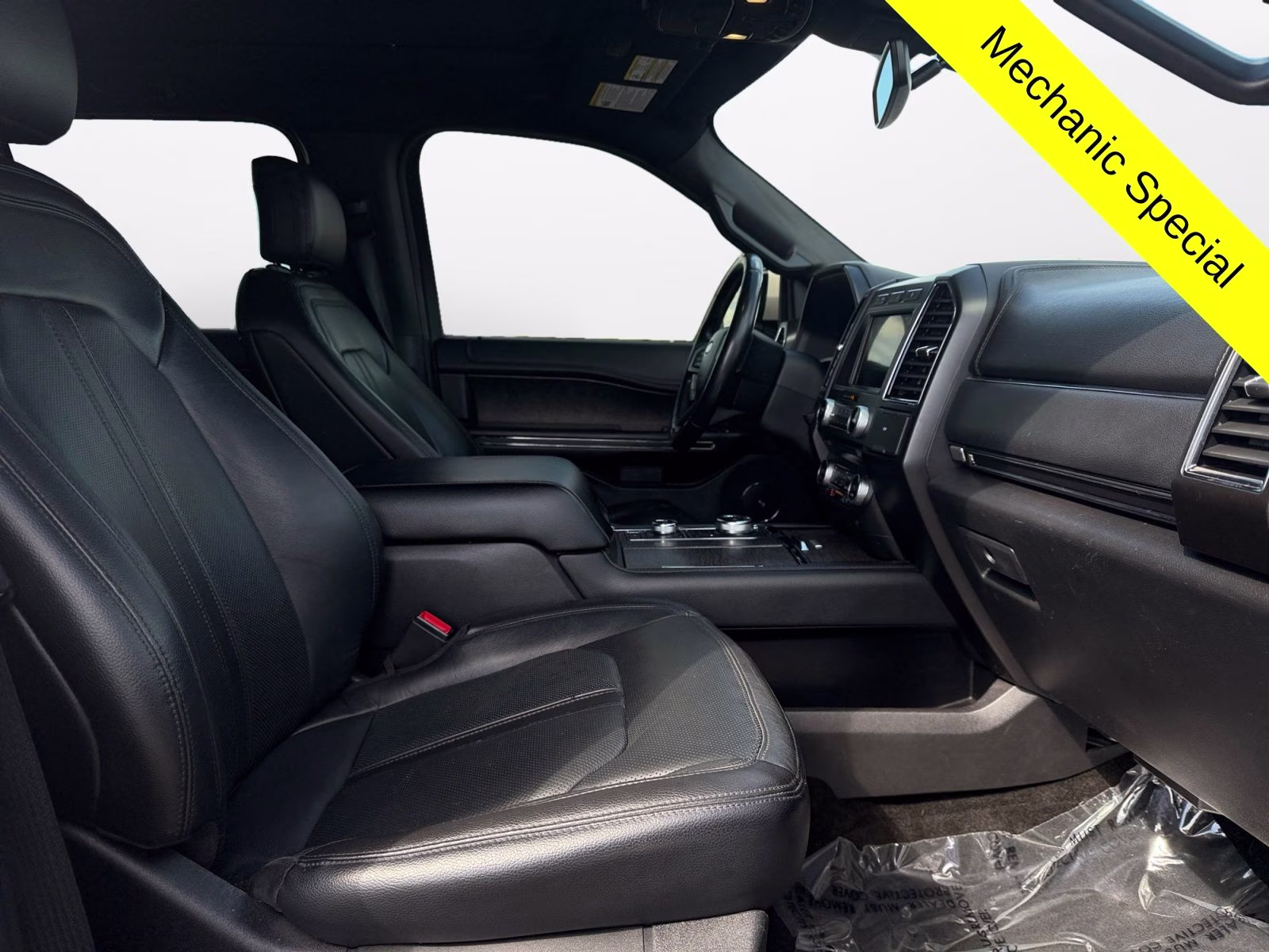 2018 White Platinum Clearcoat Metallic Ford Expedition Max Limited 4X4 SUV