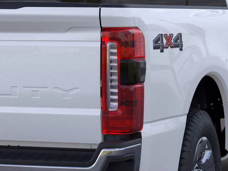 2026 White Ford Super Duty F-250 SRW Lariat 4X4 Truck